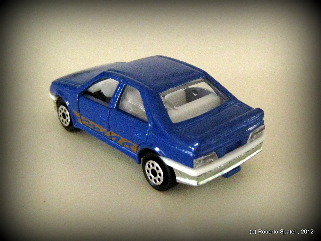 Majorette Peugeot 405 MI 16 (n.218)